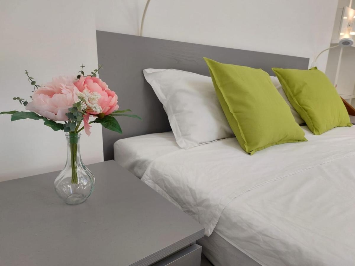 Sweet Dreams Suites Lovely Duplex Universitate Boekarest Buitenkant foto